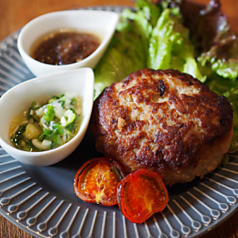 カンボジア黒胡椒香るハンバーグ定食