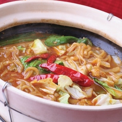 しびれる辛さの四川麻辣牛肉土鍋麺【辛★★★】/しびれる辛さの四川麻辣海鮮土鍋麺【辛★★★】