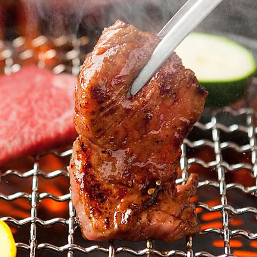 一枚一枚丁寧に切られたお肉をお好みに合わせた焼き加減でお楽しみ下さい！