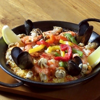 シーフードたっぷりの漁師風パエリア