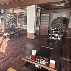 8名様までご利用いただける掘りごたつのお席をご用意しております。詰めれば10名様までご利用いただく事も可能です。