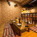 落ち着いた雰囲気の店内は暖かい灯りが特徴的な空間となっております！駅からのアクセスも良いので、友人との飲み会、会社の宴会など様々なご利用シーンに最適です！