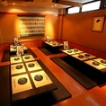 【大人数宴会に最適】掘りごたつ個室貸切（最大34名様）部署宴会など大規模なご宴会には、16名様以上で掘りごたつ式の個室を最大34名様まで貸切利用可能。企業宴会や打ち上げ、懇親会、地域のお集まり、同窓会など、幅広いシーンでご活用いただけます。