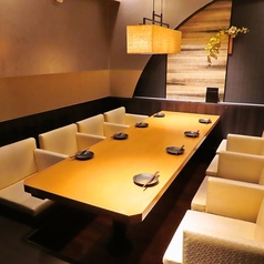 掘りごたつ個室は足を楽にお食事を楽しめると人気です♪旬の食材を使用したお料理と豊富なドリンクメニューで、多くの女子会や飲み会でご利用頂いております！こだわりの創作料理を皆さまでお楽しみください。
