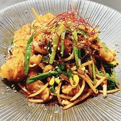 もつと豆もやしの旨辛味噌炒め