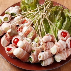 《豚バラfeat..野菜焼き》豚バラと野菜焼きでお洒落に野菜巻き◎アルプスのピンク岩塩で食べるのがおすすめの写真