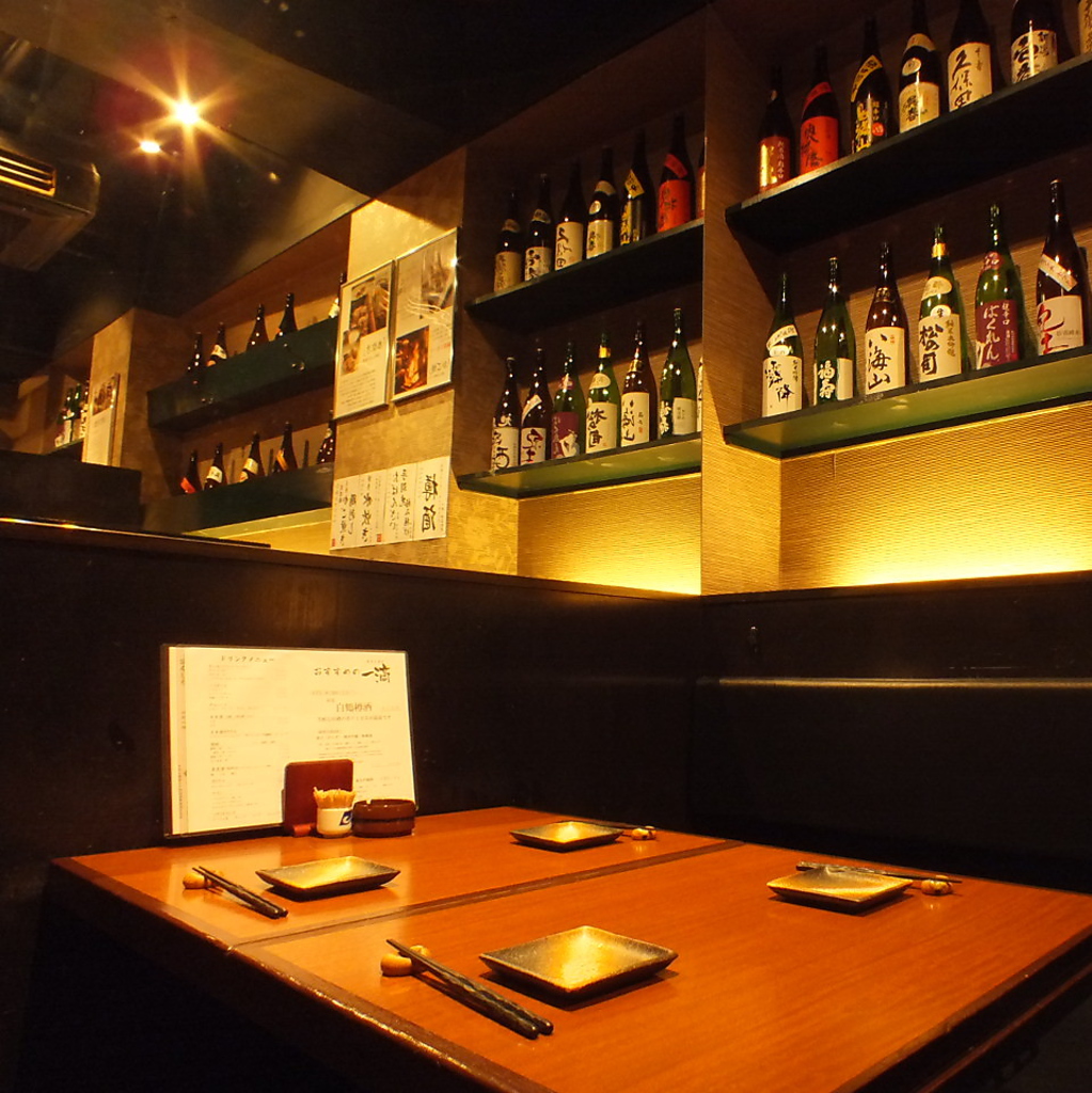 落ち着いたテーブル席でゆっくりとお時間をお過ごしください。