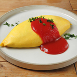 ランチが大人気カフェ。特製オムライスはほっぺがとろけるとろとろのたまごが口の中いっぱいに♪