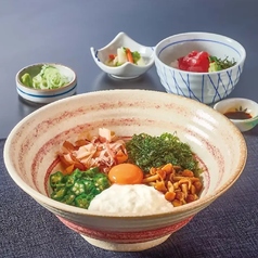 ≪自社製麺 更科そば≫ねばとろ更科そばとまぐろミニ丼セット