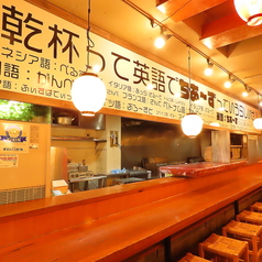 おひとり様での気軽なお食事や居酒屋デートにぴったりのカウンター席は、6席をご用意しております♪お仕事帰りにちょっと一杯といったシーンでも座りやすく、ふと気の向いた時に立ち寄れるオープンな雰囲気が魅力的です◎