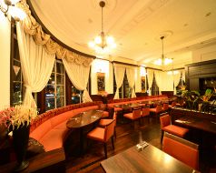 3階 17~30名様でご利用可能な大部屋※定数に満たない人数での貸切の場合、別途お部屋代を頂戴しております。詳しくはお電話にてお問い合わせ下さいませ。