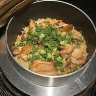 〆の釜飯からピザまで！飽きの来ない豊富な料理