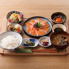 サーモンのお刺身定食 海苔醤油と卵黄ユッケ