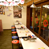 【博多の屋台を再現!!】元気で活気ある接客と博多名物が味わえる居酒屋『博多劇場』!!もつ鍋・餃子・博多串焼きなどとご一緒にお酒を楽しみながら博多の雰囲気をたっぷりご堪能ください。