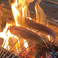 料理メニュー写真 【藁焼き】炭火の熱で引き出される旨味、炎が舞う魅せる演出。炭火焼きの極みをご堪能あれ。