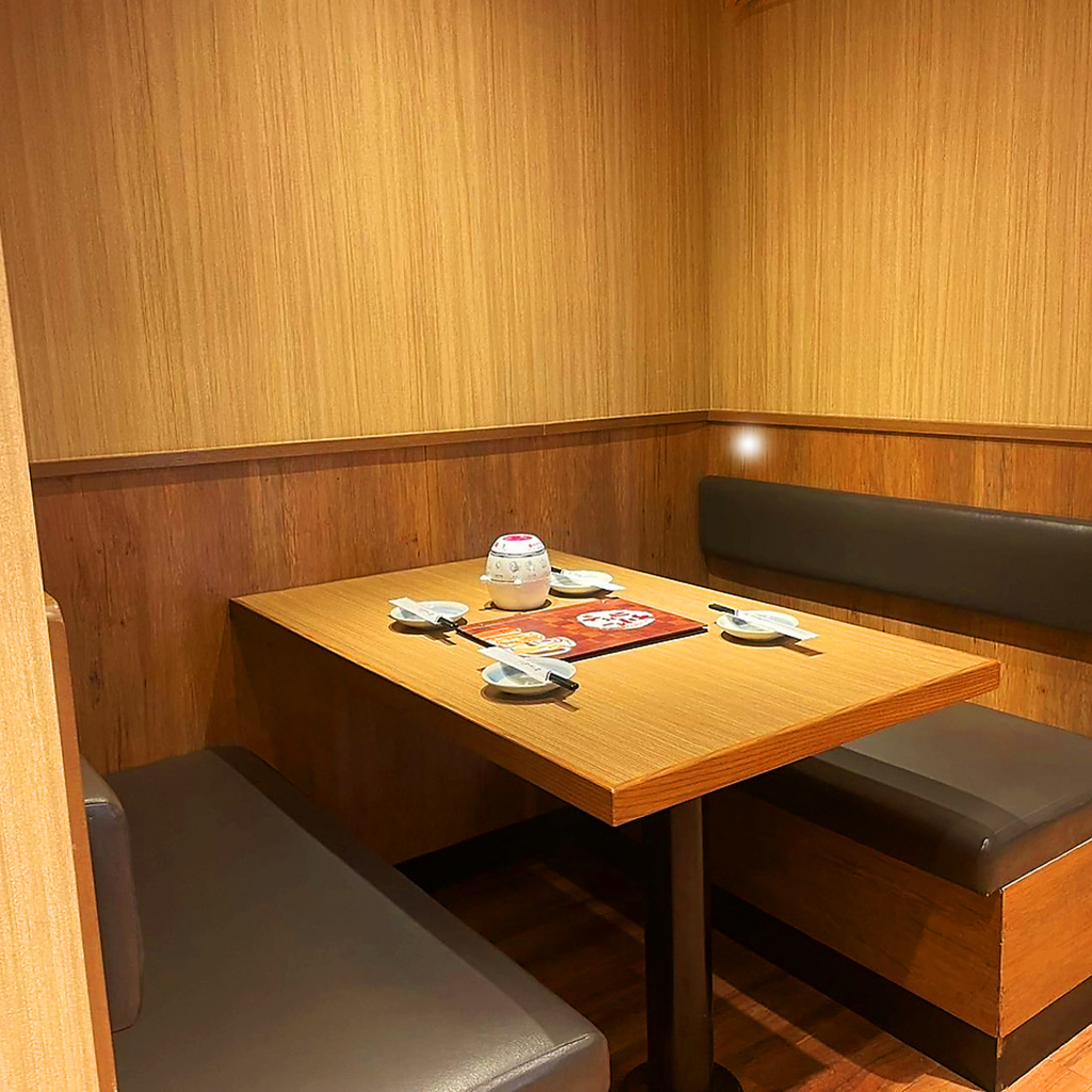 シェフが一皿一皿丁寧に時間をかけて絶品肉料理に彩りお客様の元へお届けします！