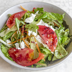 フェタチーズ入り季節のサラダ/ Seasonal Salad with Feta Cheese