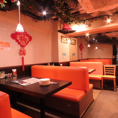 少人数でのご利用に便利なテーブル席です♪お仕事帰りの一杯や、友人やご家族とのお食事にぴったりです◎中国風のおしゃれな空間で、本格中華をお楽しみください♪