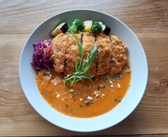 とんかつバターチキンカレー。ランチメニュー