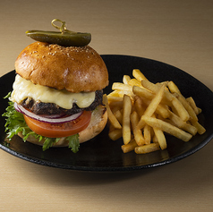 和牛バーガー　グリエール＆トリュフアイオリ