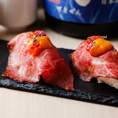 道産A4黒毛和牛と雲丹いくらのうにくら寿司　2貫