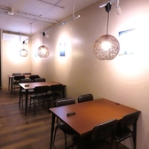 当店は全席禁煙となっており、お客様に快適で清潔な空間をご用意しています。煙のないリラックスした雰囲気の中で、お食事を心ゆくまでお楽しみいただけますので、お子様連れのお客様でも安心してご利用いただけます。お客様に楽しいひとときをご提供しています。