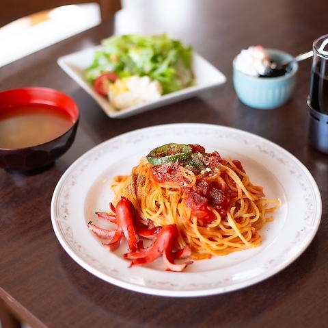 ちょっと大人な喫茶店♪オリジナルカクテルで推し活も楽しめる◎飲み放題コースもお得