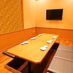 【完全個室】周囲を気にせず食事を楽しめる個室を完備！個室宴会に是非ご利用ください。当店は誕生日や記念日などのお祝いサプライズも可能なので、女子会でのご利用にも最適でございます！特別な日に思い出に残る一日をお過ごしください♪※要予約。詳細は店舗にお問い合わせください。