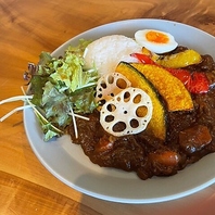 地元の食材を使ったカレーやキッシュは食べ応え◎