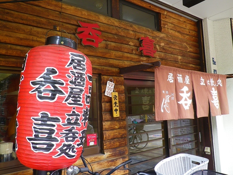京阪萱島駅直下の立ち飲み居酒屋。スタッフは女性ばかり！日替りで4種類の小鉢あり。