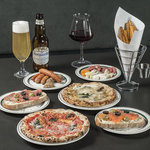 一品料理やスイーツなど、お飲み物やシーシャと相性の良いメニューを幅広くご用意いたしております。