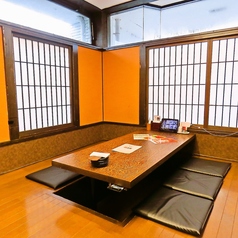 誕生日会や女子会、合コンなどにおすすめの6名様用個室です。完全個室や半個室は人気のお席となっておりますので、ご利用をお希望のお客様はお早めにご予約ください!