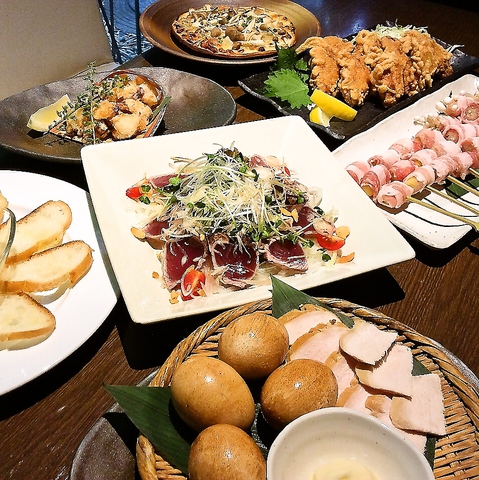 新鮮な魚とこだわりの炭火焼が自慢の創作料理店。焼酎、日本酒も豊富に揃えている。