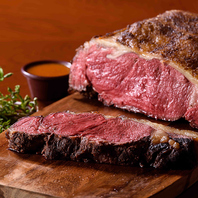 ボリューム満点の肉厚ステーキ