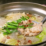 当店自慢のもつ鍋はおすすめ！オリジナルの赤辛もつ鍋も大人気！