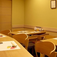 2名様掛けのテーブル席をご用意しております。