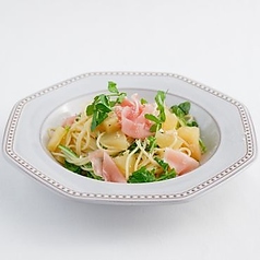 生ハムとリンゴのコンポートの冷製パスタ