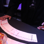 驚きのマジックを間近で体験・・・。くれぐれもお楽しみ下さい♪