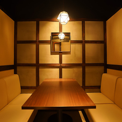 韓国の伝統的な雰囲気と和モダンを合わせた落ち着いた雰囲気の店内。接待や会社の集まりにも◎