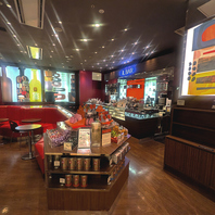 デザイナーが手掛けた店内