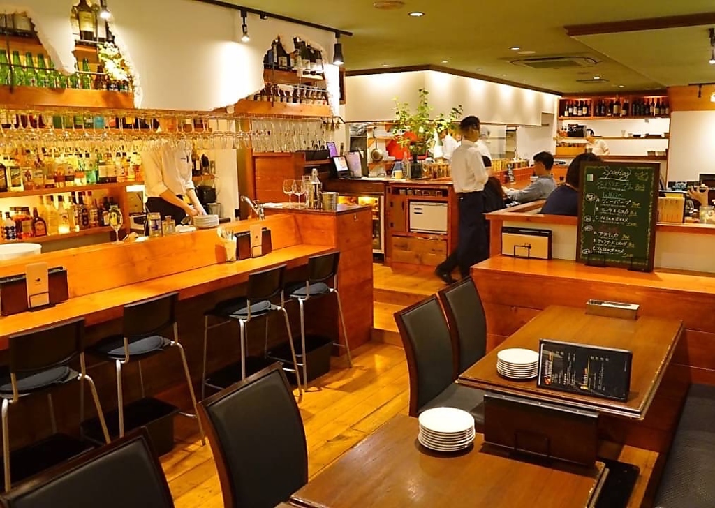 ゆったりお過ごし頂けるテーブル席多数ご用意ございます。