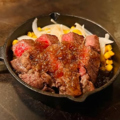 料理メニュー写真&nbsp;アンガス牛ステーキ鉄板焼き [玉ねぎソース]