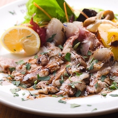 素材の旨みがふわりと広がる！【丹原産甘とろ豚のグリル(ポルチーニ茸のソース or マルドンの塩とレモン)】の写真