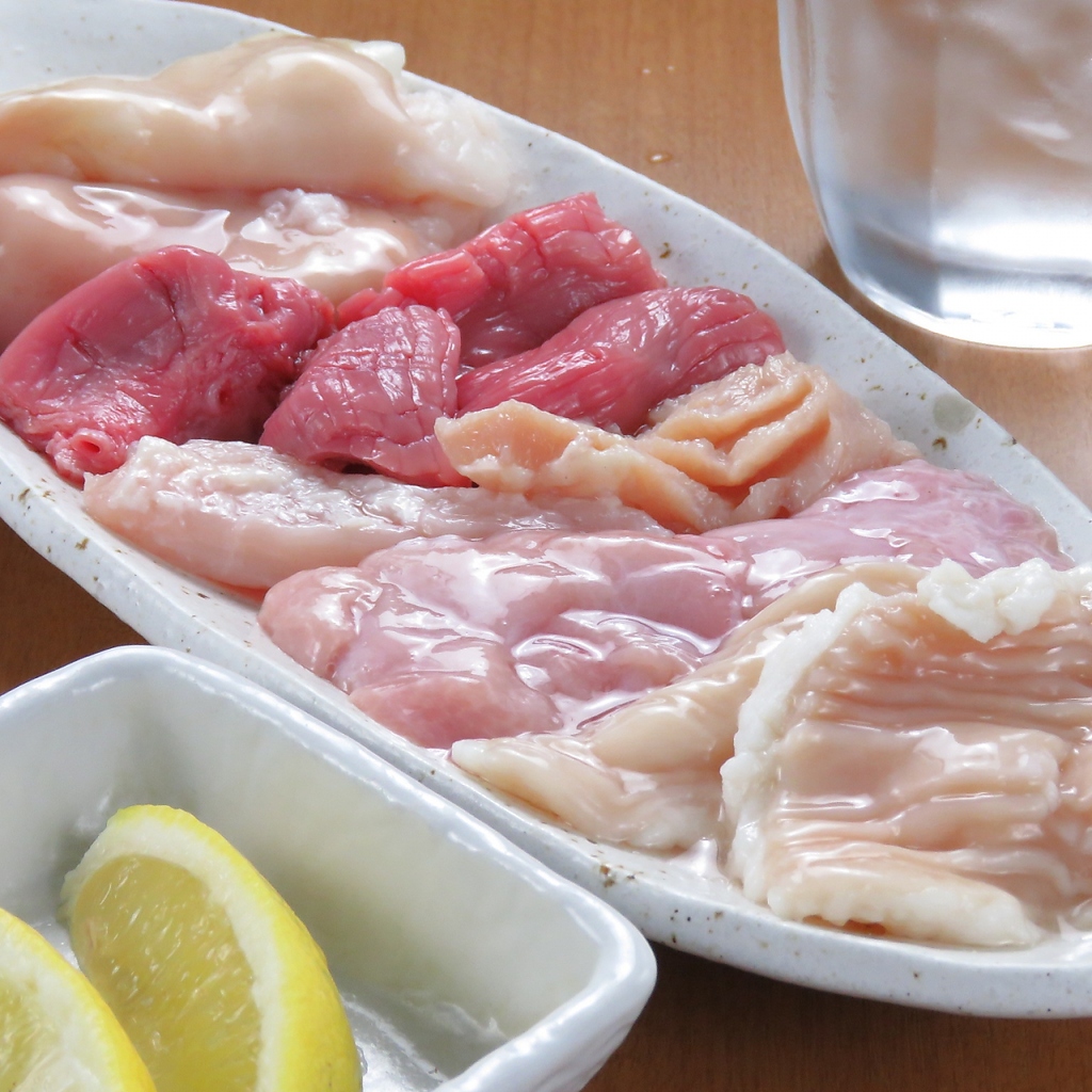 当日おすすめのホルモンも5種盛で堪能できます！コリコリ食感をお楽しみください◎
