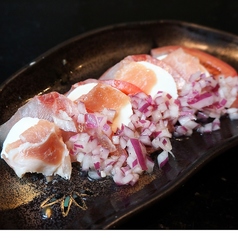 生ハムと県産トマトサラダ/鯛と生ハムのカプレーゼ