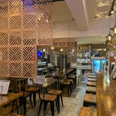 ジンと小皿 蒸留屋の雰囲気3