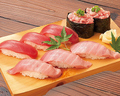 料理メニュー写真 まぐろ握りづくし　貝汁付