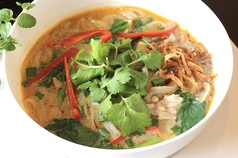 【カレーフォー】チキンとタケノコのレッドカレーフォー