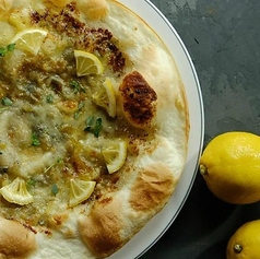 レモンを使用した人気のピザ ※画像はレモンとゴルゴンゾーラはちみつ添えのピザ