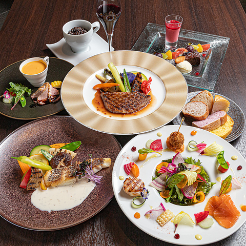 旬菜や黒毛和牛、厳選食材を使ったコース料理が中心。街のお洒落なフレンチレストラン